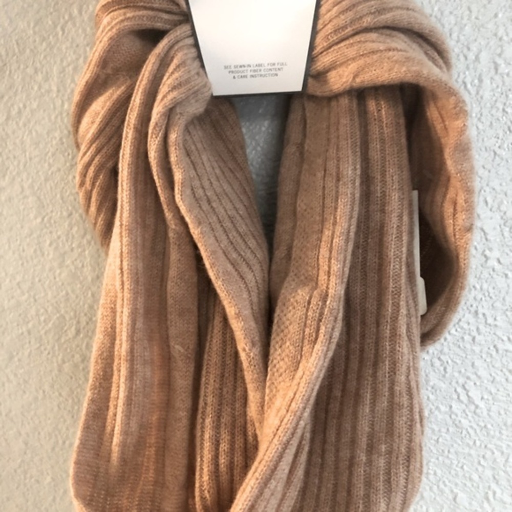 Martha‎ Stewart luxury tan 2-ply cashmere infinity scarf. New